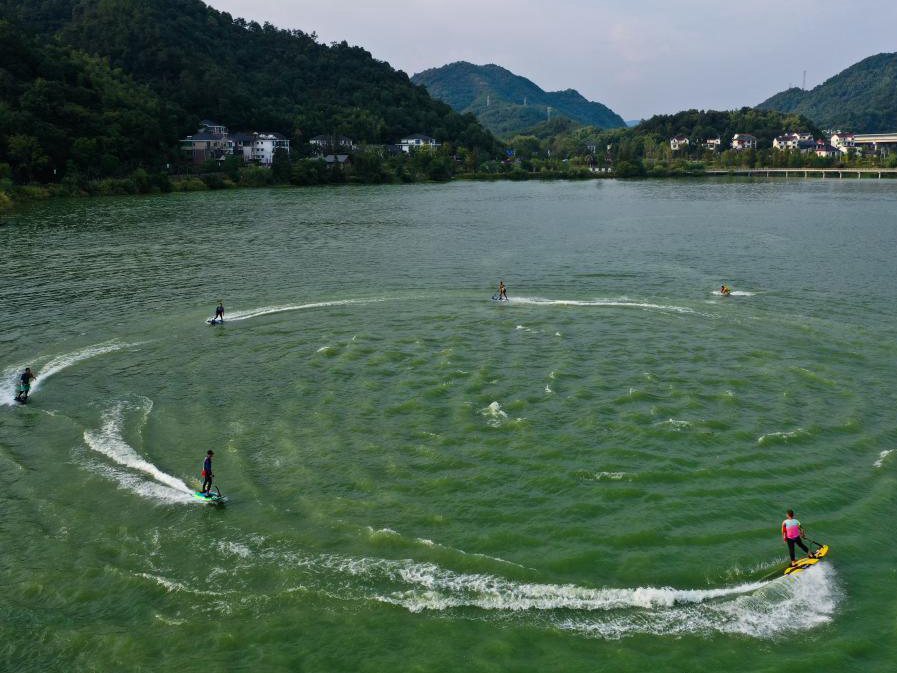 水上運動嘉年華 開啟夏日清涼夜