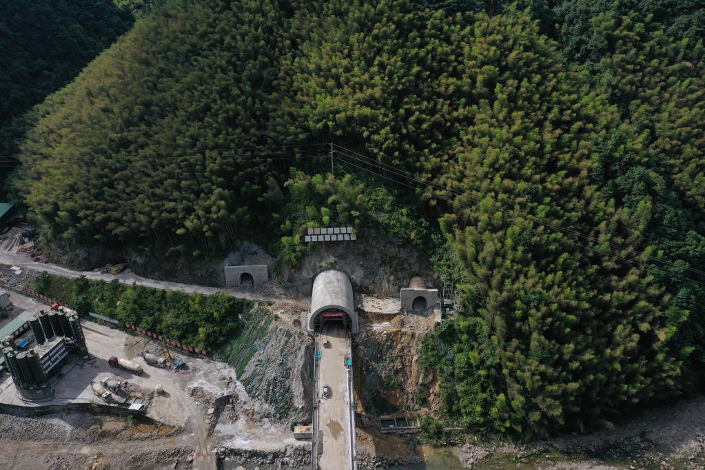 杭溫鐵路戶口隧道順利貫通