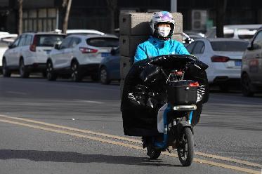 今年過年，開車回家！——“95后”騎手李文達成了年度“小目標”