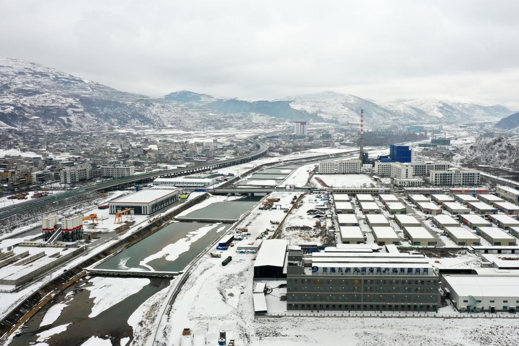 春雪潤隴原