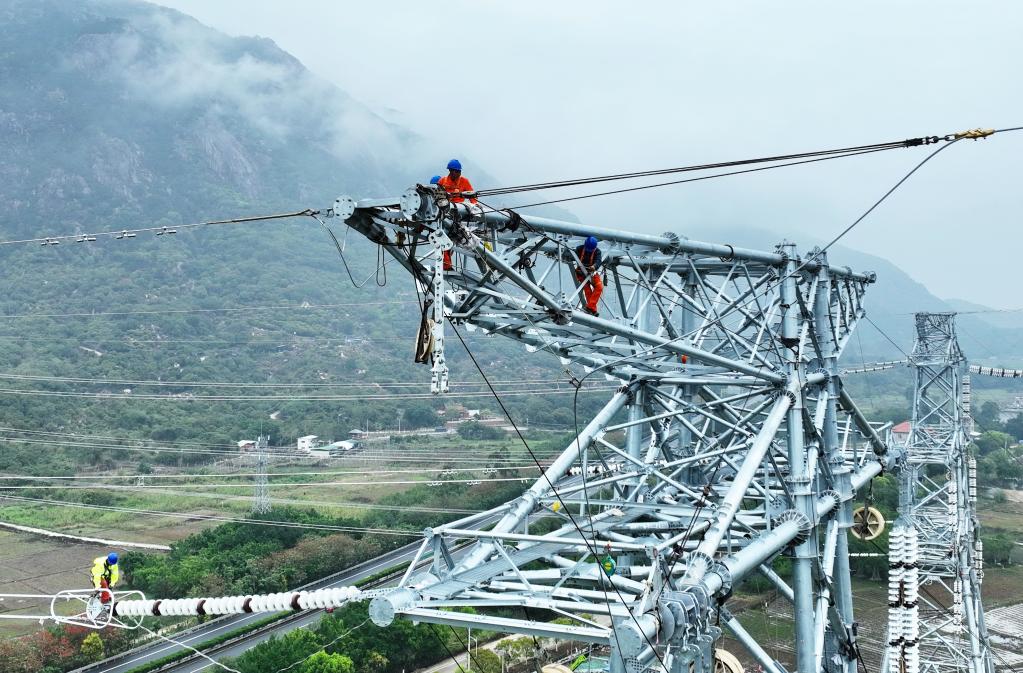 漳州核電500千伏四回線路同時跨江作業