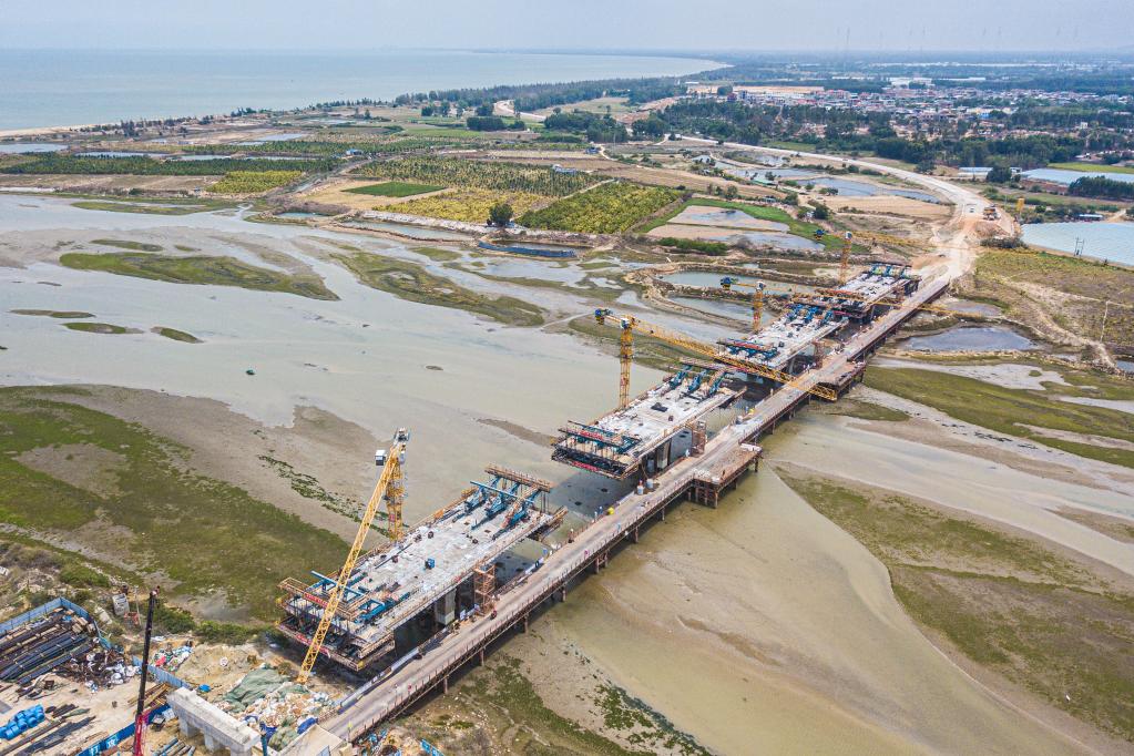 海南環島旅游公路東方段現雛形