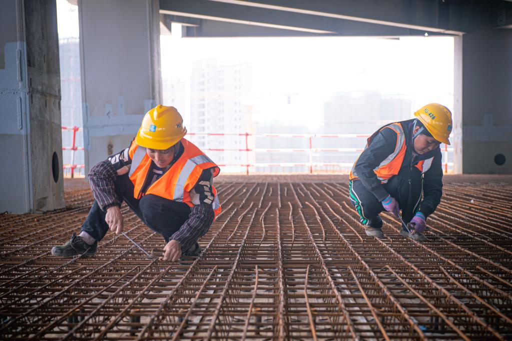 堅守崗位建設忙