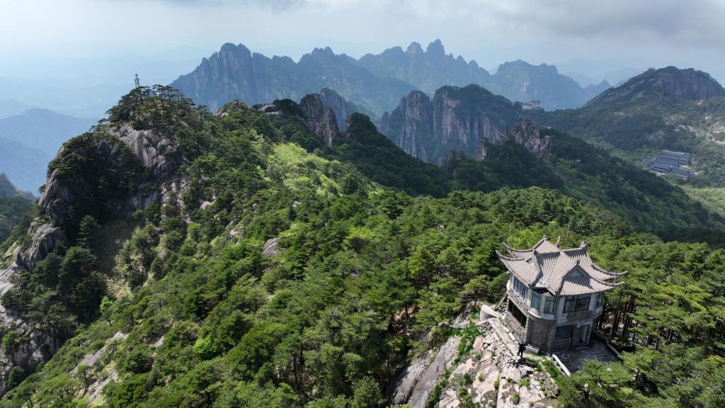 “俯仰”之間守護(hù)美麗黃山