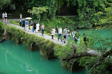 貴州荔波：夏季旅游持續升溫