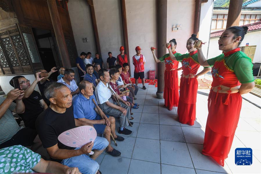 （新華全媒頭條·圖文互動）（5）堅定執(zhí)著打好黨風(fēng)廉政建設(shè)和反腐敗斗爭攻堅戰(zhàn)持久戰(zhàn)——從十九屆中央紀(jì)委六次全會看全面從嚴(yán)治黨向縱深推進(jìn)