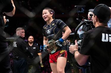 搏擊——UFC281：張偉麗重奪金腰帶